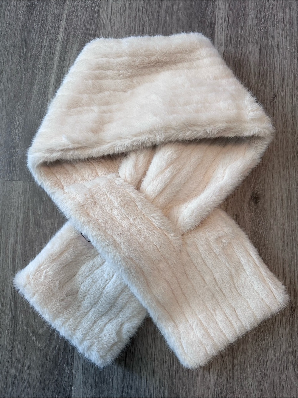 La Fiorentina Plush Faux Fur Scarf in Cream
